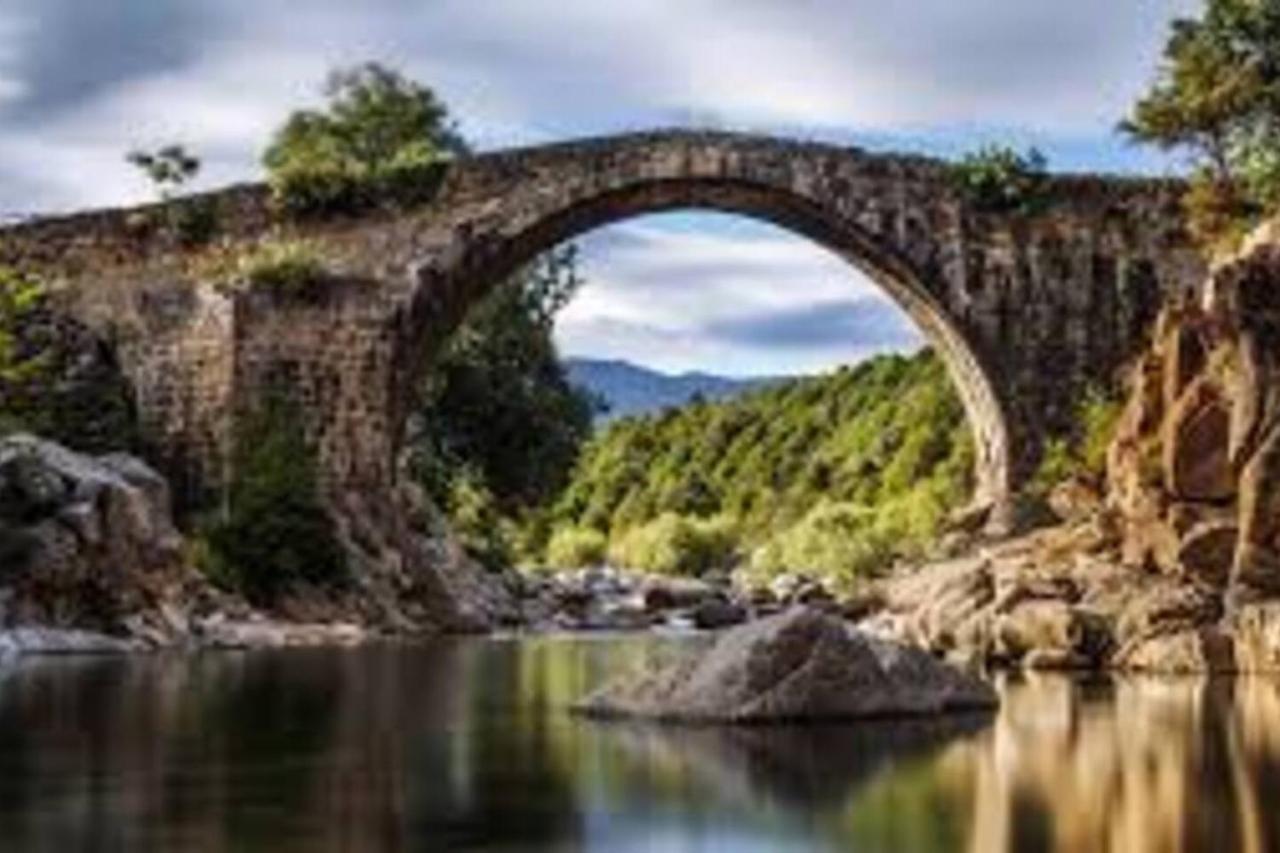 Casita Con Encanto En La Sierra De Gredos, Candeleda Exterior photo
